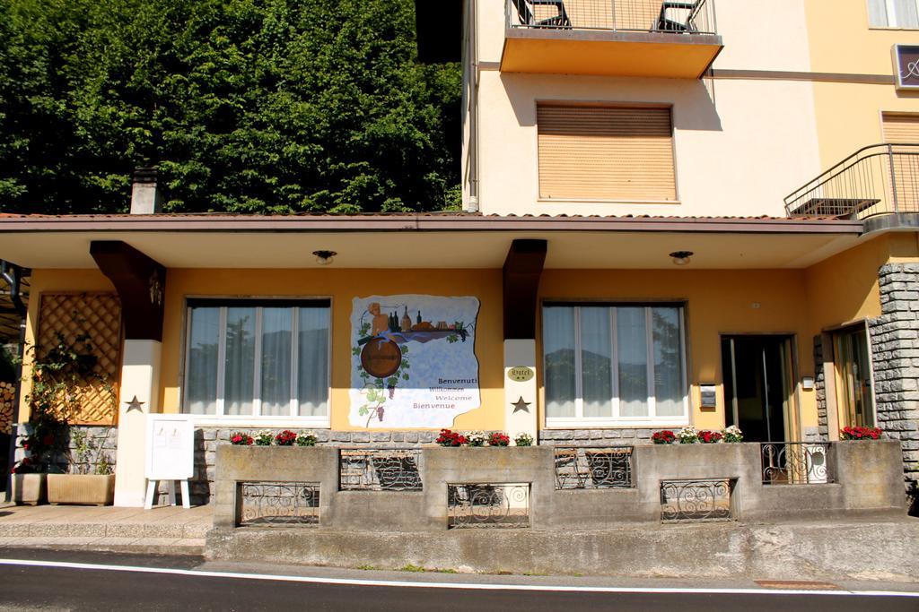 ריבה די סולטו Hotel Poggio D'Oro מראה חיצוני תמונה