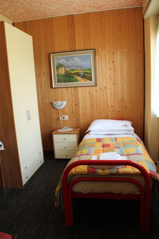 ריבה די סולטו Hotel Poggio D'Oro מראה חיצוני תמונה