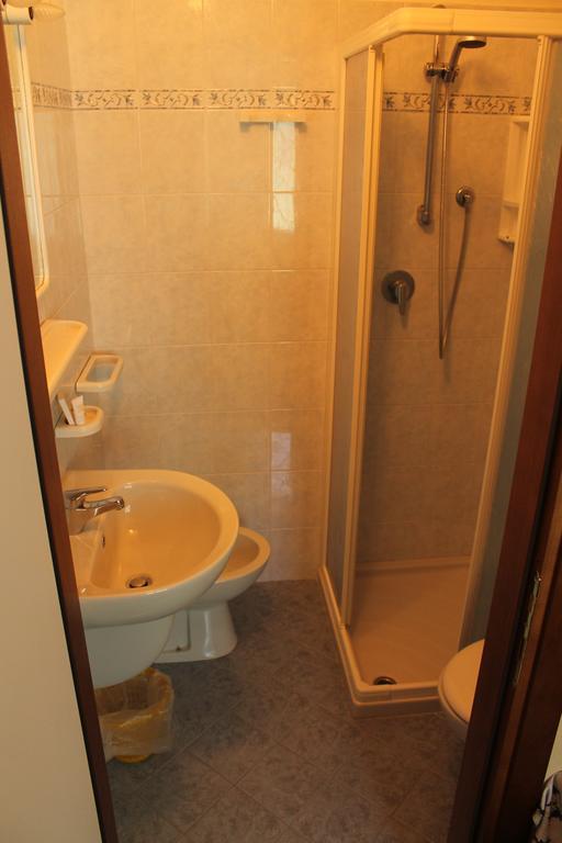 ריבה די סולטו Hotel Poggio D'Oro מראה חיצוני תמונה