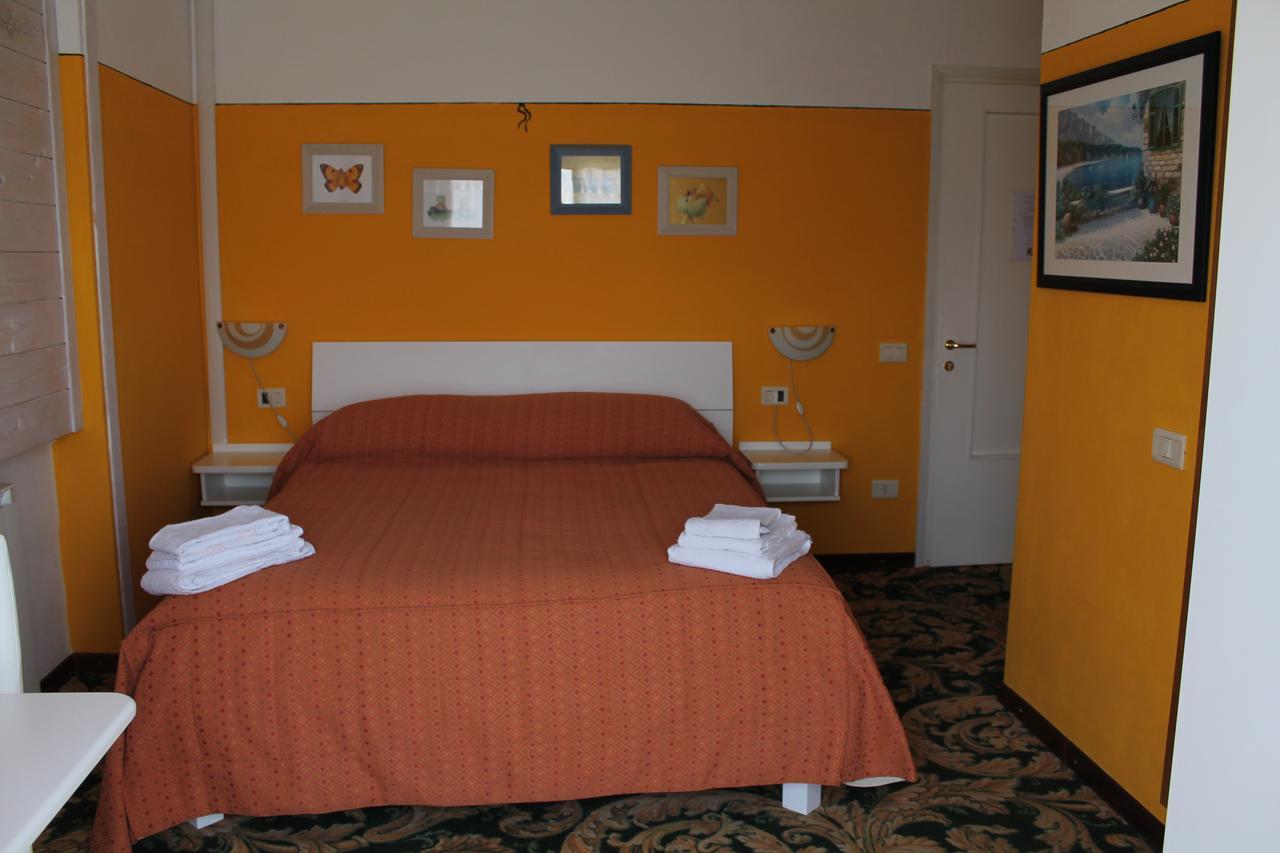 ריבה די סולטו Hotel Poggio D'Oro מראה חיצוני תמונה